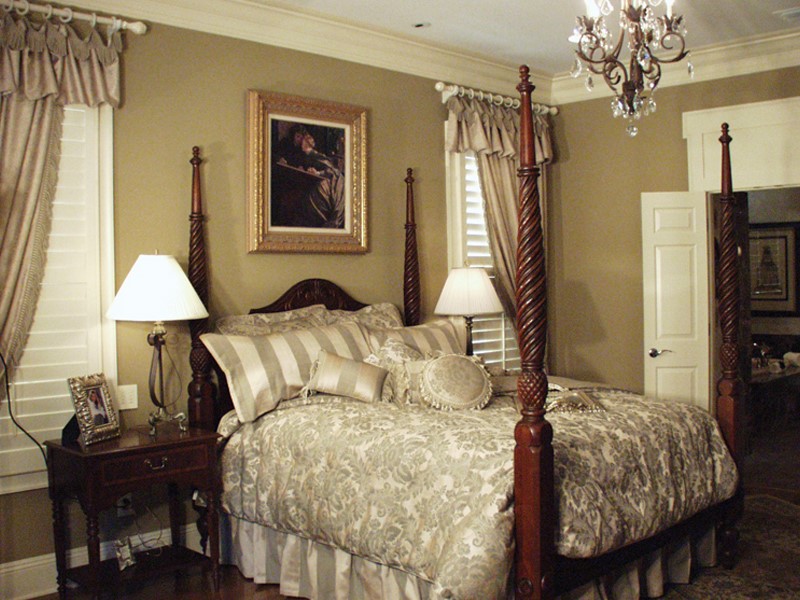 بسیاری از افرادی که به دنبال خرید تخت خواب دو نفره میباشند،دوست دارند تا تختشان دارای تاج باشد.